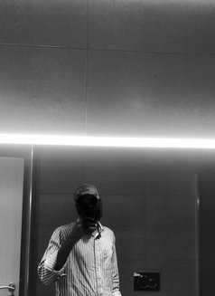 Romeo - Acompañantes masculino in Lagos, Nigeria Photo 1 of 3