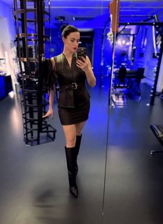Romilly Fleur - dominatrix in Riga Photo 2 of 8