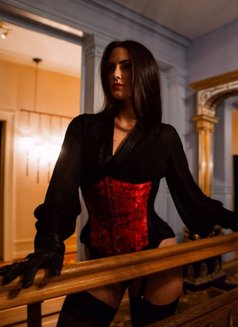 Romilly Fleur - dominatrix in Riga Photo 4 of 8