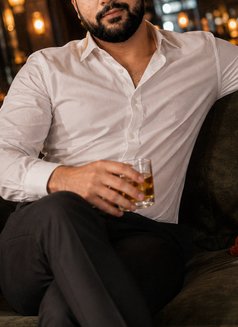 Ron - Male escort in Gurgaon Photo 2 of 7