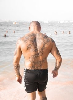 Ron Muscle Xl - Male escort in Dubai Photo 5 of 11