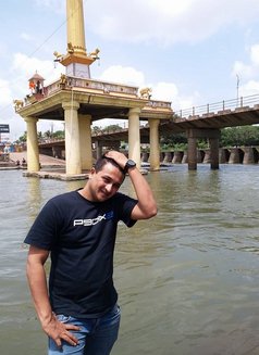 Ron4you - Male escort in Mumbai Photo 3 of 7