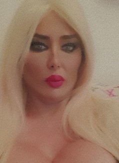 Rona Rateb - Transsexual escort in Beirut Photo 2 of 10