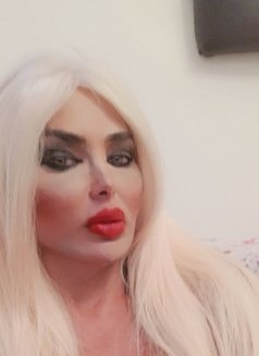 Rona Rateb - Transsexual escort in Beirut Photo 8 of 10