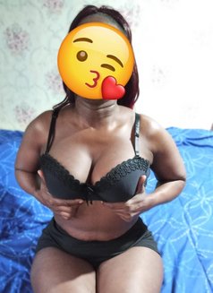 Rona - escort in Bangkok Photo 2 of 5