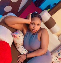 Ronah - puta in New Delhi