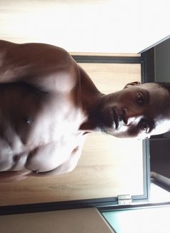 Ronaldo - Male escort in Nairobi Photo 3 of 3