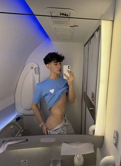 Ronaldo Twink - Male escort in Riyadh Photo 16 of 16