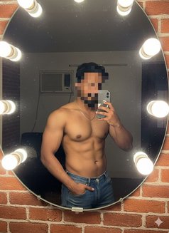 Roni - masseur in Beirut Photo 1 of 2