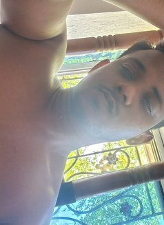 Roni - Male escort in Kolkata Photo 4 of 4