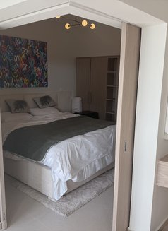 Ronie (massage for ladies ) - Acompañantes masculino in Dubai Photo 2 of 3