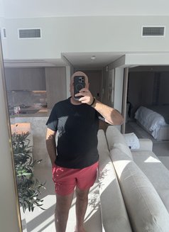 Ronie (massage for ladies ) - Acompañantes masculino in Dubai Photo 3 of 3