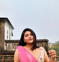 Roniya - puta in Ernakulam