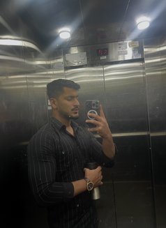 Ronni - Male escort in Pune Photo 7 of 8