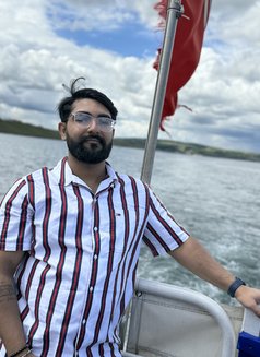 Ronnie - Male escort in Ahmedabad Photo 1 of 2