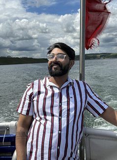 Ronnie - Male escort in Ahmedabad Photo 2 of 2