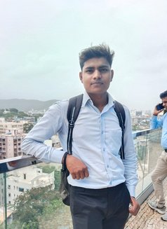 Ronnie - masseur in Mumbai Photo 1 of 2