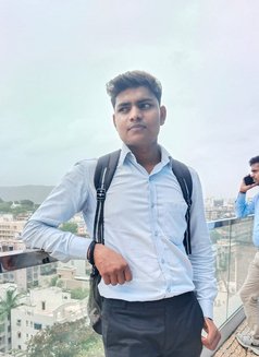 Ronnie - masseur in Mumbai Photo 2 of 2