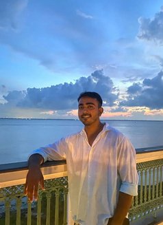 Ronnie - Male escort in New Delhi Photo 1 of 2