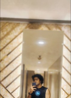 Ronnie Sharma - Male escort in Noida Photo 4 of 5