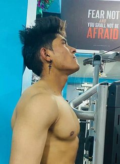 Ronny Dellhii - Male escort in New Delhi Photo 4 of 7