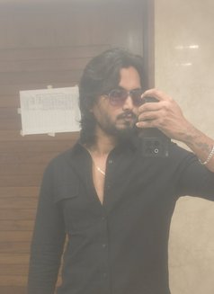 Ronny - Male escort in Ahmedabad Photo 1 of 5