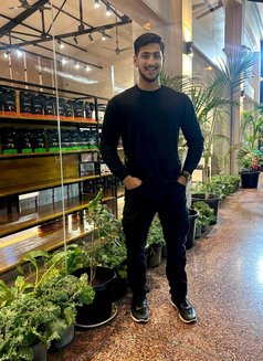 Ronny - Male escort in Pune Photo 6 of 8