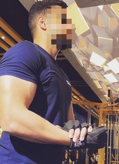 Rony - Male escort in Dubai Photo 3 of 4