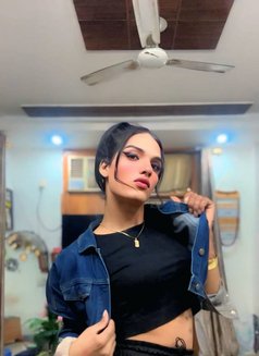 Rooh - Transsexual escort in Gurgaon Photo 14 of 17