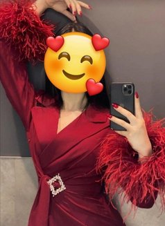 Rooz - puta in Dubai Photo 2 of 3