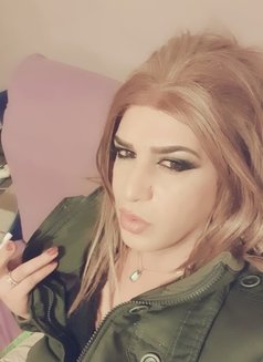 Roro - Transsexual escort in Beirut Photo 3 of 8
