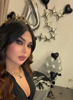 Roro - Transsexual escort in Kuala Lumpur Photo 7 of 8