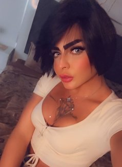 Roro - Transsexual escort in Dubai Photo 3 of 5