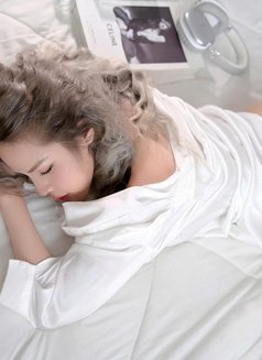 lissa - puta in Muscat Photo 2 of 5