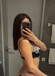 Rosa - escort in London Photo 5 of 8