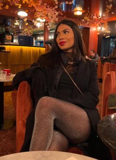 Rosa - escort in London Photo 7 of 8