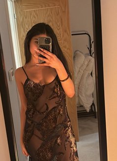 Rosa - escort in London Photo 8 of 8