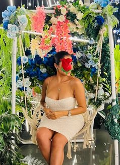 Rosa in Riyadh عندي صناعي للبعض - escort in Riyadh Photo 1 of 11