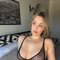 Rosalie Dubeau - puta in Annemasse Photo 2 of 4