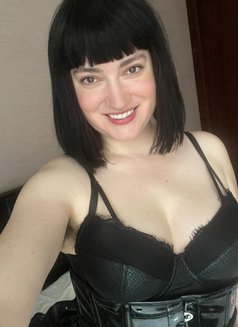 Rosanna - dominatrix in Ajmān Photo 2 of 16