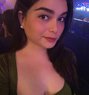 Rosanna - Transsexual escort in Manila Photo 4 of 5
