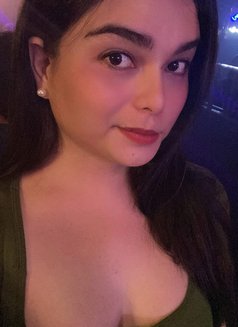 Rosanna - Transsexual escort in Manila Photo 4 of 5