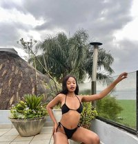 Rose - escort in Dubai Photo 2 of 6