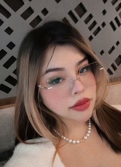 Rose - escort in Khobar Photo 2 of 6