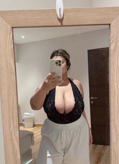 Rose - escort in Khobar Photo 4 of 6