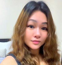 Mona - puta in Al Manama Photo 1 of 3