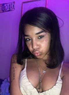 Rose - escort in Kuwait Photo 1 of 3