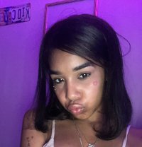 Rose - puta in Maldives