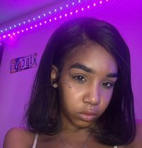 Rose - puta in Maldives