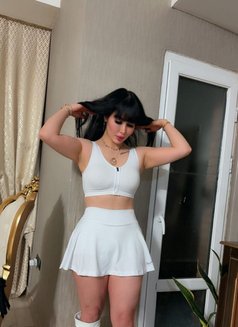 Rose - escort in Muscat Photo 3 of 5